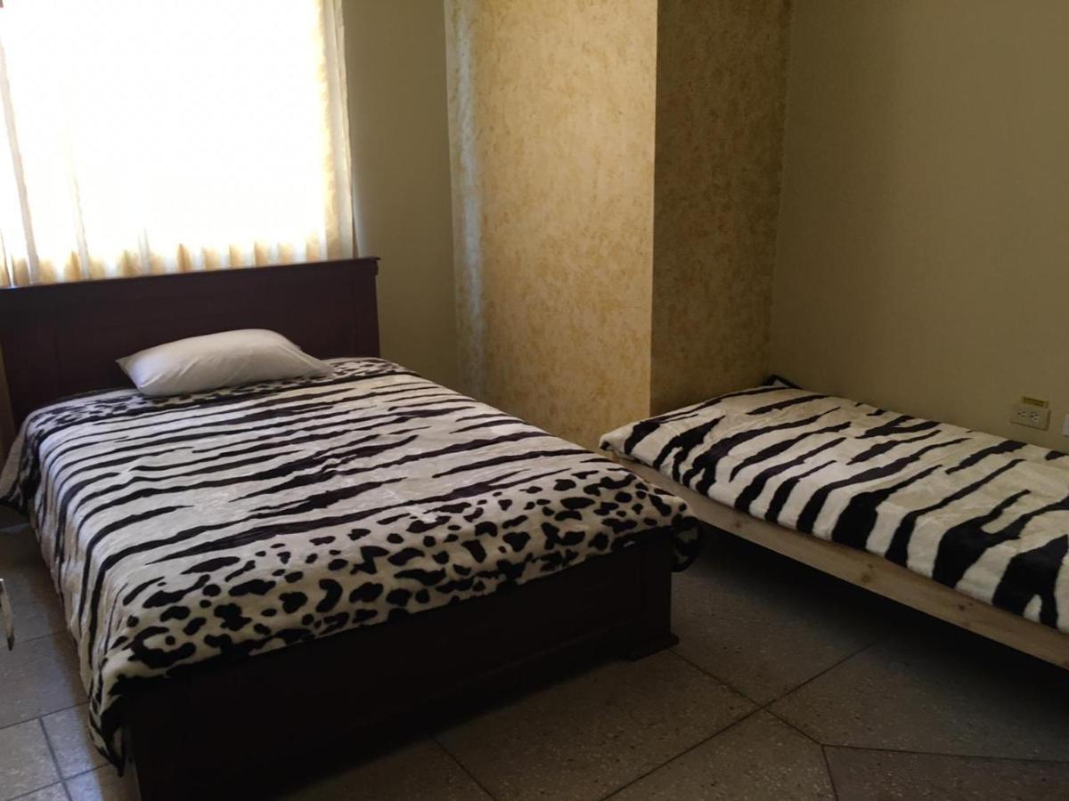 Hotel De La Pena Ambato Bagian luar foto